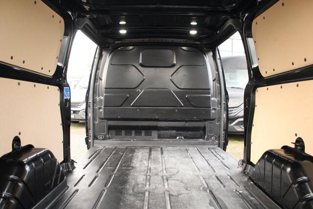 Ford TRANSIT CUSTOM 300 2.0TDCI 170pk L2H1 Limited | Automaat | L+R Zijdeur | Camera | Trekhaak | Carplay/Android | Cruise | Lease 414,- p/m