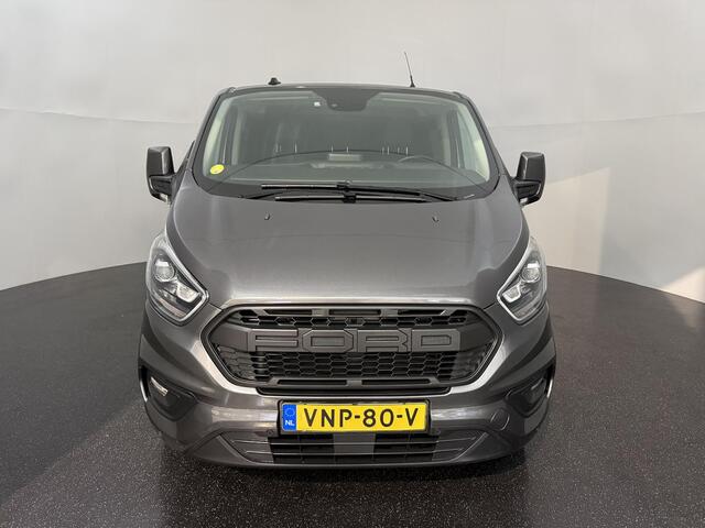 Ford TRANSIT CUSTOM 320 2.0 TDCI L2H1 Platinum Edition met o.a. een trekhaak, dodehoek detectie, elektrisch verwarmbare voorstoelen en een elektrisch verwarmbare voorruit