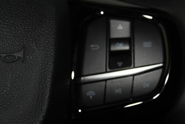 Ford TRANSIT CUSTOM 320 2.0-136 pk TDCI L1H1 Trend. Fabrieksgarantie tot 10-2028 ! Volledige fotoreportage volgt z.s.m. Adapt. Cruise Cntrl, Navigatie, Camera, PDC V+A, Apple Carplay/Android auto, LED verl., Laadruimte bekleed, Bijrijdersbank, Spiegel-, stoel en voorraamverw