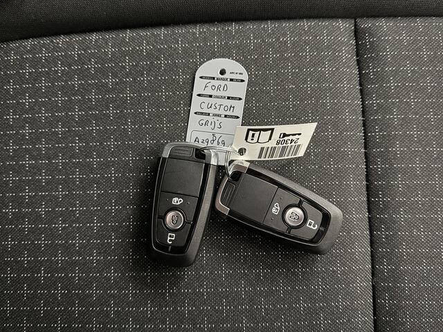 Ford TRANSIT CUSTOM 2.5 PHEV Automaat Lang Limited Kombi | 9-Persoons | 2xSchuifdeur | ¤ 49.750,-- incl BPM en excl BTW | Navigatie | Camera | Airco | Privacy Glass | Trekhaak