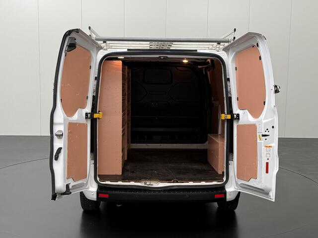 Ford TRANSIT CUSTOM 2.0TDCi 130PK Automaat | Imperiaal | Gatelocks | Navigatie | Camera | Airco | Cruise | 3-Persoons | Betimmering