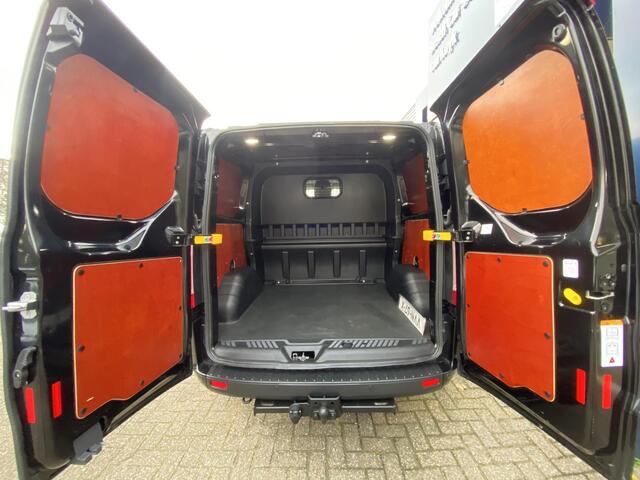 Ford TRANSIT CUSTOM 320 2.0 TDCI L1H1 Trend DC / Automaat / Dubbele-Cabine / Cruise-Control / Trekhaak / Stoelverwarming / Apple-Carplay & Android-Auto / Zijschuifdeur-Rechts / DAB Radio-Bluetooth / Navi / Verwarmde-Voorruit / PDC V+A met Camera / ENZ.