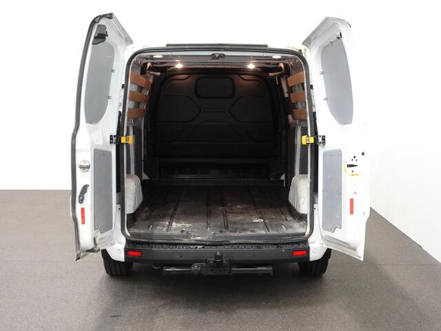Ford TRANSIT CUSTOM 300 2.0 TDCI L2H1 Trend Navigatie Cruise Control Parkeersenoren Airco Camera Carplay Trekhaak
