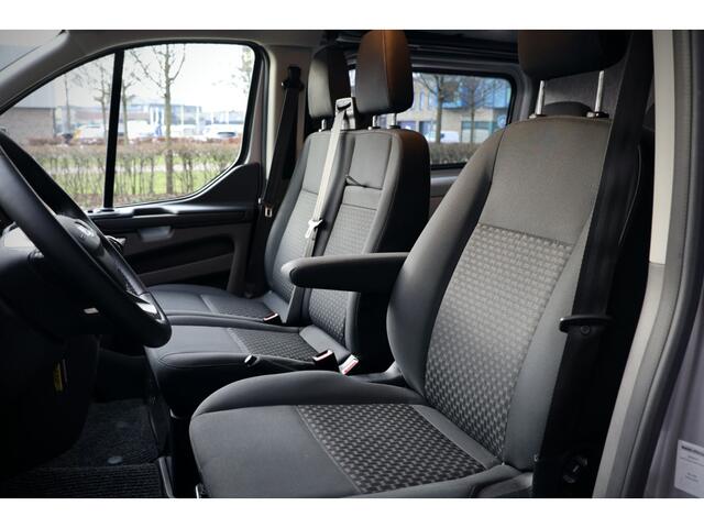 Ford TRANSIT CUSTOM 320 2.0 TDCI L2H1 Limited DC | Dubbel Cabine | L+R Schuifdeur | Camera | CarPlay | Navigatie | 6-Zitter | Stoelverwarming | Trekhaak | DAB | PDC V+A | MF Stuur | 5-Zitter | Nieuwe APK | Dealer onderhouden