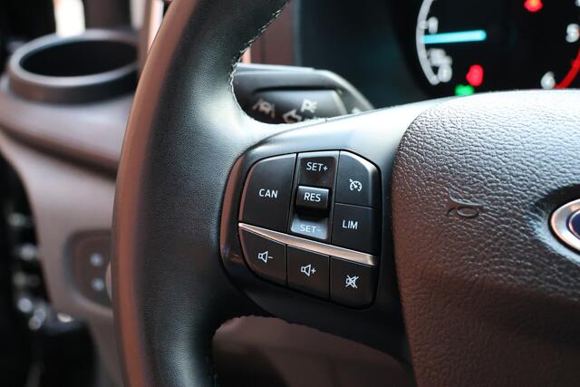 Ford TRANSIT CUSTOM 320 2.0 TDCI L2H1 Limited DC | Dubbel Cabine | L+R Schuifdeur | Camera | CarPlay | Navigatie | 6-Zitter | Stoelverwarming | Trekhaak | DAB | PDC V+A | MF Stuur | 5-Zitter | Nieuwe APK | Dealer onderhouden