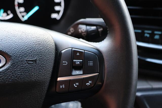 Ford TRANSIT CUSTOM 320 2.0 TDCI L2H1 Limited DC | Dubbel Cabine | L+R Schuifdeur | Camera | CarPlay | Navigatie | 6-Zitter | Stoelverwarming | Trekhaak | DAB | PDC V+A | MF Stuur | 5-Zitter | Nieuwe APK | Dealer onderhouden