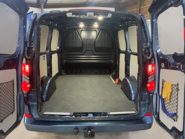 Ford TRANSIT CUSTOM 300 2.0 TDCI L1H1 Limited 170pk Automaat | Marge Geen BTW | 17 inch | Trekhaak | AGR-stoel | Stoelverwarming | Achteruitrijcamera | Houten vloer