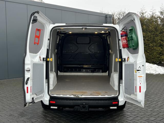 Ford TRANSIT CUSTOM 2.0 TDCI 130 PK / L2H1 / 2.800 KG AHG / 1e EIG. / 2x SCHUIFDEUR / TREKHAAK / CAMERA / AIRCO / CRUISE