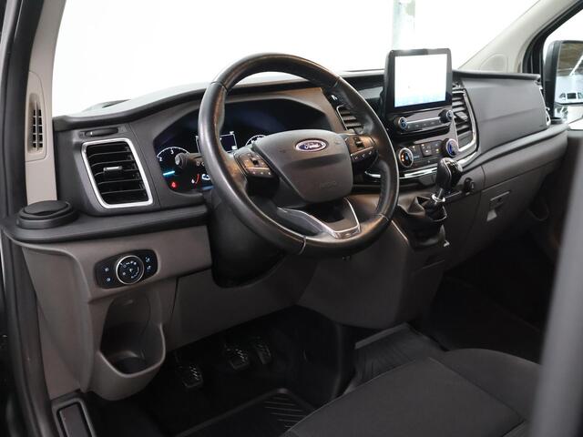 Ford TRANSIT CUSTOM 280 2.0 TDCI | L1 H1 | Limited | Dubbele Cabine | Schuifdeur L+R | LM Velgen | 5-zits | 1e Eigenaar | Stoelverwarming | Trekhaak | Navigatie | Parkeercamera
