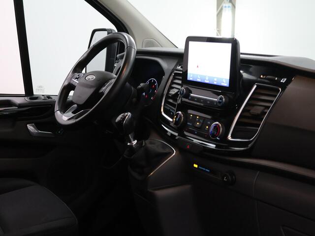 Ford TRANSIT CUSTOM 280 2.0 TDCI | L1 H1 | Limited | Dubbele Cabine | Schuifdeur L+R | LM Velgen | 5-zits | 1e Eigenaar | Stoelverwarming | Trekhaak | Navigatie | Parkeercamera