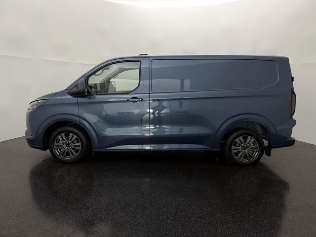 Ford TRANSIT CUSTOM 320 2.5 PHEV L1H1 Limited met o.a. B&O audio, 17 inch lichtmetalen velgen, Een achteruitrijcamera, Dode hoek herkenning, Adaptieve cruise control en een Navigatiesysteem