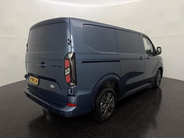 Ford TRANSIT CUSTOM 320 2.5 PHEV L1H1 Limited met o.a. B&O audio, 17 inch lichtmetalen velgen, Een achteruitrijcamera, Dode hoek herkenning, Adaptieve cruise control en een Navigatiesysteem