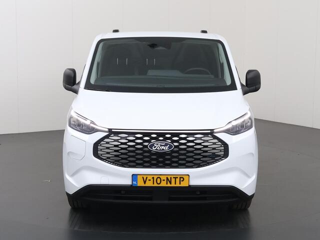 Ford TRANSIT CUSTOM E-Transit 320 | L1 H1 | TREND | 65 kWh | 328 KM RANGE | CLIMATE CONTROL | CARPLAY / ANDROID AUTO | STOELVERWARMING | SPIEGEL VERWARMING | ACHTERUITRIJCAMERA | VOORRUITVERWARMING | LAADRUIMTE PAKKET | VOORBEREIDING 2300 KG TREKHAAK