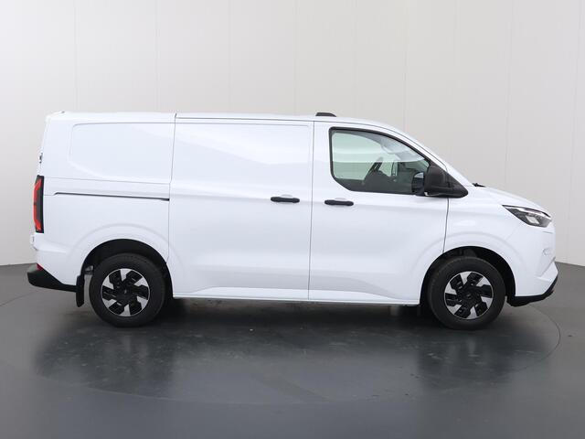 Ford TRANSIT CUSTOM E-Transit 320 | L1 H1 | TREND | 65 kWh | 328 KM RANGE | CLIMATE CONTROL | CARPLAY / ANDROID AUTO | STOELVERWARMING | SPIEGEL VERWARMING | ACHTERUITRIJCAMERA | VOORRUITVERWARMING | LAADRUIMTE PAKKET | VOORBEREIDING 2300 KG TREKHAAK