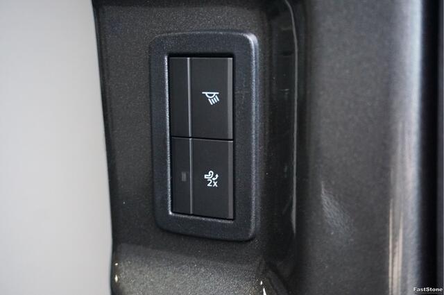 Ford TRANSIT CUSTOM 320L 2.5 PHEV Hybride 233PK Limited PRIJS INCL. BPM !! 13" Navi, Adap. Cruise, Camera, 17" LM, Trekhaak!! NR. HYB006