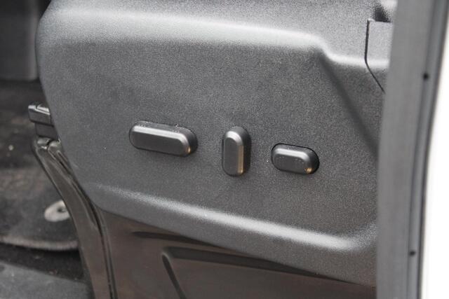 Ford TRANSIT CUSTOM 320 2.0 TDCI L2H1 Limited DC | Trekhaak | Stoelverwarming | Navigatie | Camera | Cruise Control Adaptive |