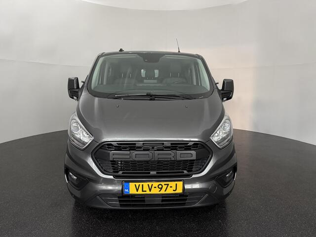 Ford TRANSIT CUSTOM 300 2.0 TDCI L2H1 Limited DC met o.a. Een Achteruitrijcamera, Parkeersensoren, Een Navigatiesysteem, Dodehoek detectie en Een Trekhaak