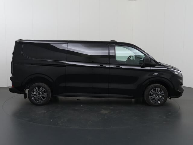 Ford TRANSIT CUSTOM 320 | 2.0 TDCI | L2 H1 | AWD | DUBBEL CABINE | LIMITED | 170 PK | CAMERA | BLIND-SPOT | ADAPTIEVE CRUISE | NAVIGATIE | STOELVERWARMING | VOORRUITVERWARMING | 2X ZIJSCHUIFDEUR | METALLIC BLACK
