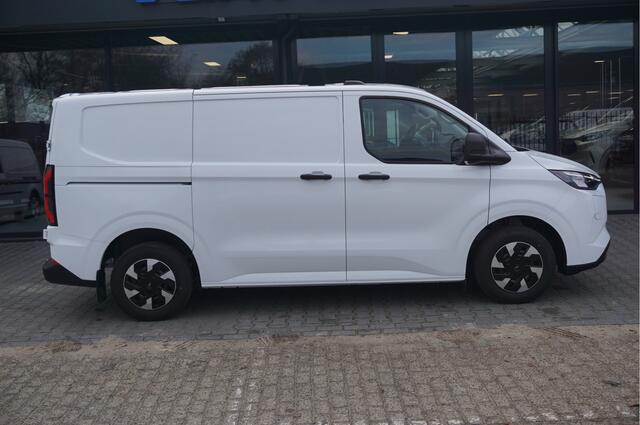 Ford TRANSIT CUSTOM Trend Elek. 64KWH 218PK Trend AUT BPM VRIJ!! Apple CP / Android A, LED, 2300KG Trekgewicht NR. EC04