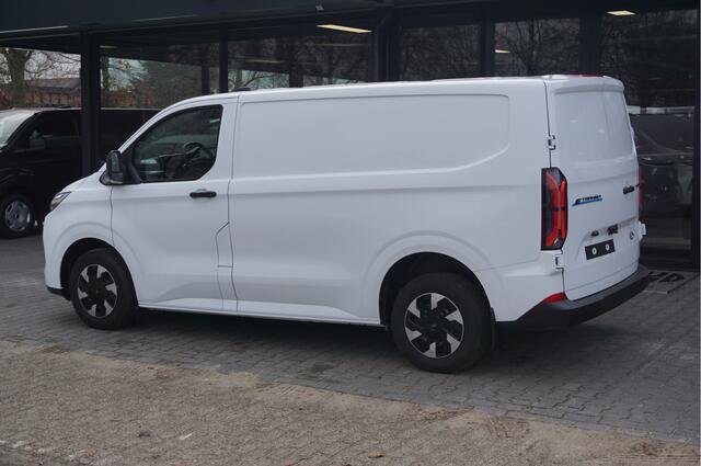 Ford TRANSIT CUSTOM Trend Elek. 64KWH 218PK Trend AUT BPM VRIJ!! Apple CP / Android A, LED, 2300KG Trekgewicht NR. EC03