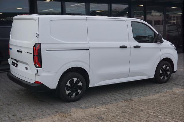 Ford TRANSIT CUSTOM Trend Elek. 64KWH 218PK Trend AUT BPM VRIJ!! Apple CP / Android A, LED, 2300KG Trekgewicht NR. EC03