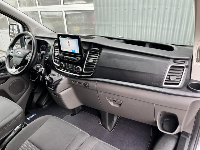 Ford TRANSIT CUSTOM 300 2.0 TDCI L2H1 Limited Airco Cruise control Trekhaak 2800kg trekgewicht 3-Persoons Stoelverwarming Telefoonverbinding Achterruitrij camera Parkeersensoren voor en achter Schuifdeur Euro 6