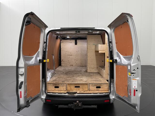 Ford TRANSIT CUSTOM 2.0TDCI 130PK Lang | Euro 6 | Navigatie | Camera | Trekhaak | Airco | Cruise | 3-Zits