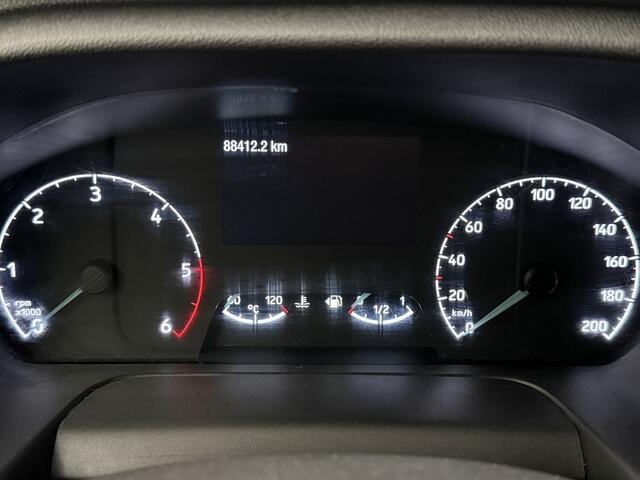 Ford TRANSIT CUSTOM 2.0TDCI 130PK Lang | Euro 6 | Navigatie | Camera | Trekhaak | Airco | Cruise | 3-Zits