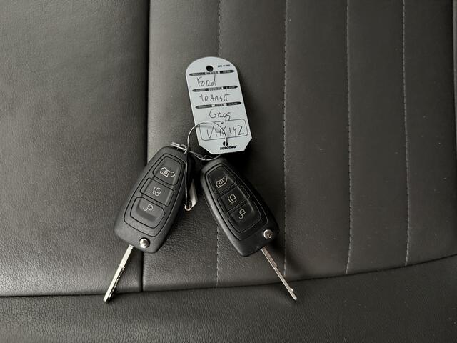 Ford TRANSIT CUSTOM 2.0TDCI 130PK Automaat Limited Dubbele Cabine | 2xSchuifdeur | Leder | Led | Navigatie | Camera | Trekhaak |