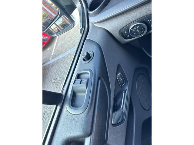 Ford TRANSIT CUSTOM 300 2.0 TDCI L2H1 Trend DC