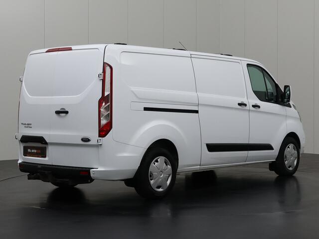 Ford TRANSIT CUSTOM 2.0TDCi 130PK Lang | Werkplaat inrichting | Dakdraagsysteem | Navigatie | Camera | Trekhaak | Airco | 3-Zits