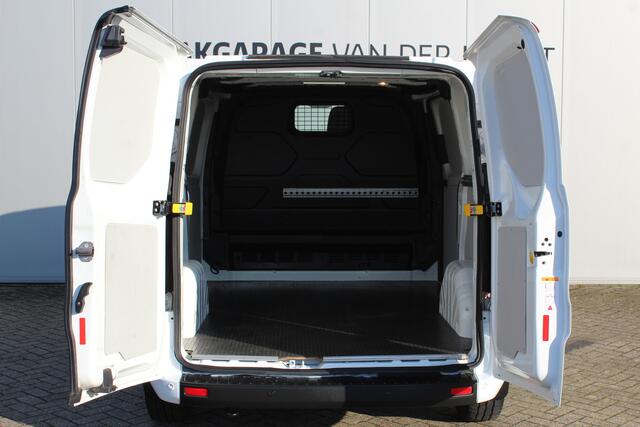 Ford TRANSIT CUSTOM 300 2.0 TDCI L1H1 Trend / AUTOMAAT ! Erg nette Ford Transit Custom automaat ! Airco, stoel- en voorraamverwarming, cruise control, parkeersensoren v+a, bijrijdersbank, beklede laadruimte etc.