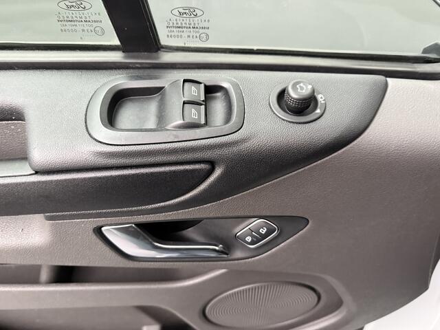 Ford TRANSIT CUSTOM 2.0TDCi 130PK Lang | Kastinrichting | 2800Kg Trekhaak | Multimedia | Airco | Cruise | 3-Zits