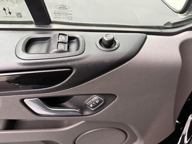 Ford TRANSIT CUSTOM 2.0TDCi 130PK Automaat Limited Dubbele Cabine | 2xSchuifdeur | Navigatie | Camera | Multimedia | Airco | Cruise | Trekhaak