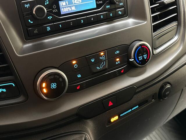 Ford TRANSIT CUSTOM 320 2.0 TDCI L2H1 Deluxe (STOELVERWARMING, BLUETOOTH, ELEK RAMEN, XENON, PARKEERSENSOREN, ARMSTEUN, TREKHAAK, CRUISE, NIEUWE APK, NIEUWSTAAT)