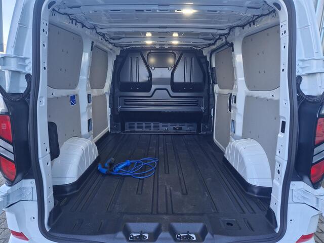 Ford TRANSIT CUSTOM 320 2.5 PHEV L1H1 Limited | Automaat | Stoelverwarming | Camera | 2.300 kg geremd trekgewicht