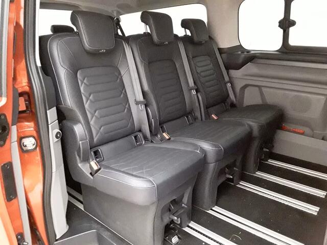 Ford TRANSIT CUSTOM Tourneo 340 2.5 PHEV L2H1 Titanium 9 zitter 233 PK 53.950 inclusief BTW LED Leder Trekhaak Stuurverwarming Stoelverwarming Camera