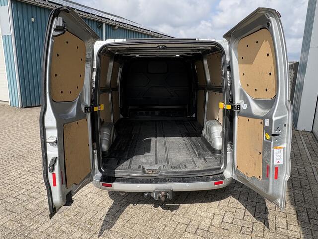 Ford TRANSIT CUSTOM 300 2.0 130Pk TDCI L2H1 Limited / Cruise / Airco / Navi / Trekhaak / Apk t/m 11-10-2026