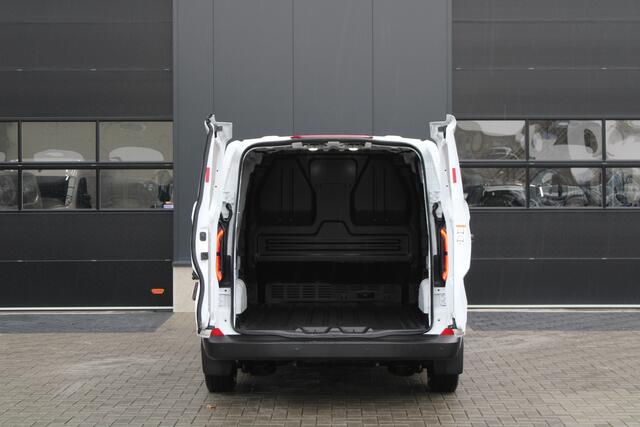 Ford TRANSIT CUSTOM E-Transit 320 L1H1 Limited 71 kWh 218pk - 2x Schuifdeur - Trekhaak - Camera - Carplay - Rijklaar