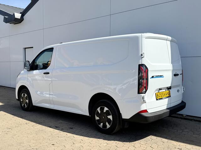 Ford TRANSIT CUSTOM e-Transit 71kWh 140PK Elektrisch 344km WLTP 2300kg Trekvermogen BEV Snelladen Stoel + Stuur verwarming LED Adaptieve Cruise Camera Carplay Parkeersensoren v+a