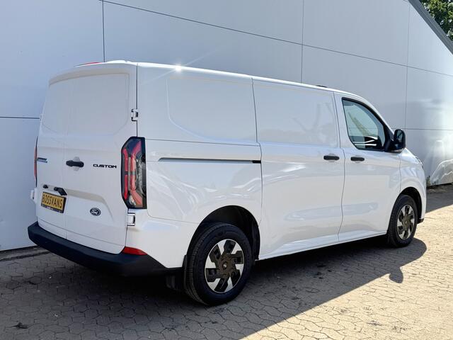 Ford TRANSIT CUSTOM e-Transit 71kWh 140PK Elektrisch 344km WLTP 2300kg Trekvermogen BEV Snelladen Stoel + Stuur verwarming LED Adaptieve Cruise Camera Carplay Parkeersensoren v+a