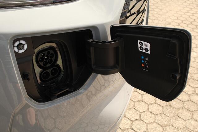 Ford TRANSIT CUSTOM E-Transit 340 L2H1 Limited | 71 kWh | 160kW/218pk | Driver Assist | Adap. Cruise | Camera | Carplay/Android | Lease 771,- p/m