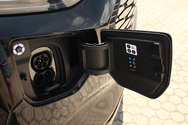 Ford TRANSIT CUSTOM E-Transit 340 L2H1 Limited | 71 kWh | 160kW/218pk | L+R Schuifdeur | Stoel + Stuurverwarming | Camera | Carplay/Android | Cruise | Lease 753,- p/m