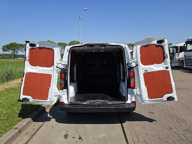 Ford TRANSIT CUSTOM 2.0 TDCI L2H1 Trend L2H1 Navi Euro6 Airco Achterdeuren Camera 3-Zits BPM-Vrij Facelift Model