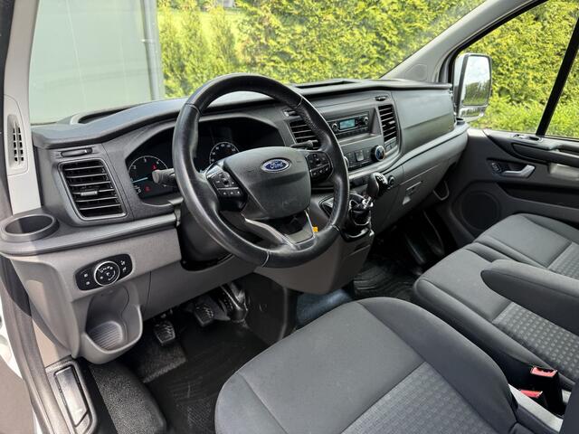 Ford TRANSIT CUSTOM 2.0 TDCI E6 / L1H1 / 1e EIG. / INRICHTING / 2.5 TONS TREKHAAK / 3-ZITS / AIRCO / CRUISE / LED