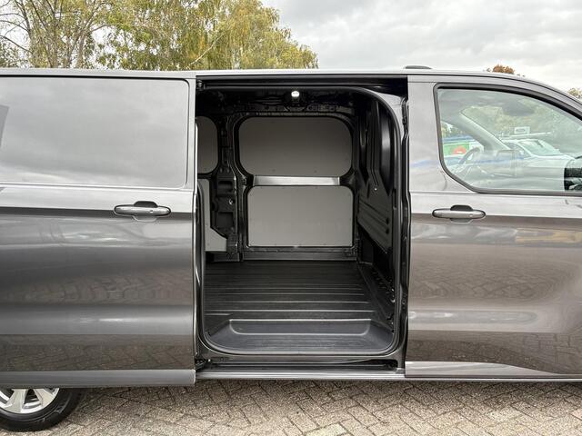 Ford TRANSIT CUSTOM 320 2.0 TDCI L2H1 Limited 136pk | Trekhaak | Stoel- & Stuurwielverwarming | Navigatie | LM Velgen | Doorschuifluik | Passagiersbank |