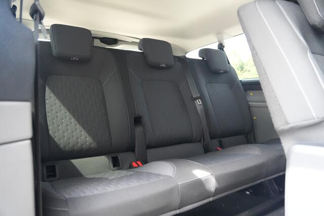 Ford TRANSIT CUSTOM 340 2.5 PHEV L2H1 Limited 232pk 9 Zits - Keyless - ACC - Blindspot - Camera - Carplay - Navi - Prijs excl. BTW - Rijklaar