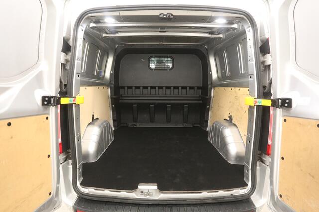Ford TRANSIT CUSTOM 2.0 TDCI L2H1 | Automaat | DC | 6 Zits | Airco | Cruise | Trekhaak | Carplay | Parkeersens.