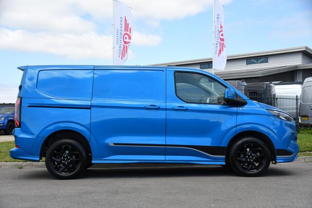 Ford TRANSIT CUSTOM 300 2.0 TDCI L1H1 Sport Camera, Cruise, Carplay, Virtual, 170pk, Stoelverwarming, Automaat, LED, Multimedia, Sensoren, Uniek!