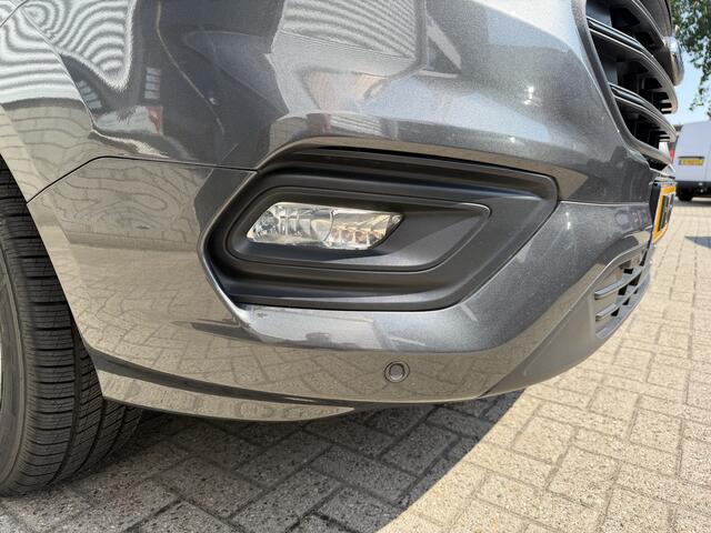 Ford TRANSIT CUSTOM 320 2.0 TDCI automaat L2H1 Trend / 3 persoons / vaste prijs rijklaar ¤ 17.950 ex btw / lease vanaf ¤ 302 / trekhaak / laadruimte gestoffeerd / airco / cruise / magneic grey metallic